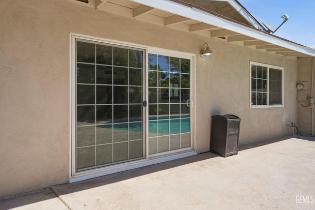 1005 McGregor Avenue, Bakersfield, CA 93308