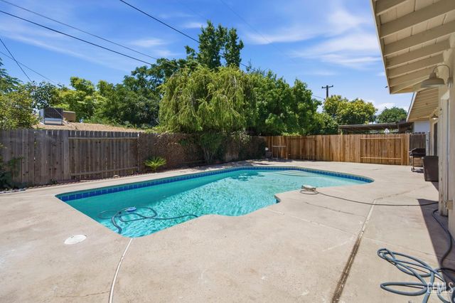 1005 McGregor Avenue, Bakersfield, CA 93308