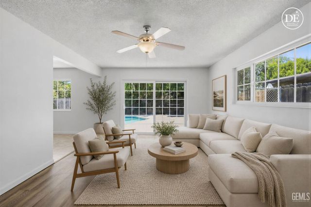 1005 McGregor Avenue, Bakersfield, CA 93308