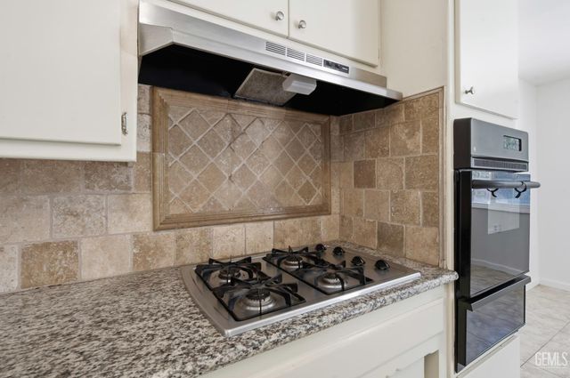 1005 McGregor Avenue, Bakersfield, CA 93308