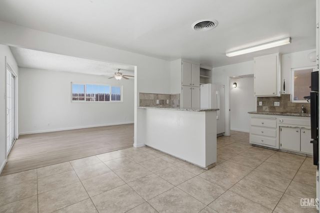 1005 McGregor Avenue, Bakersfield, CA 93308