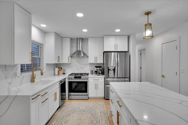 9317 Olcott Avenue, Morton Grove, IL 60053