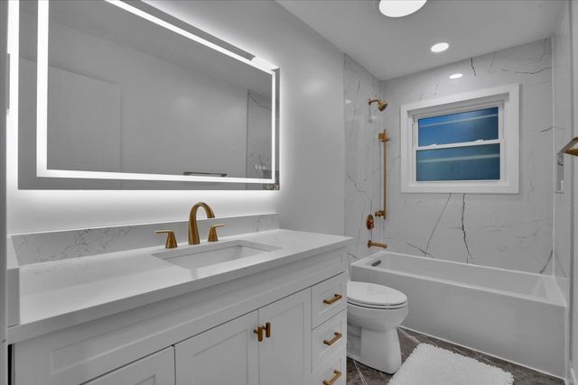 9317 Olcott Avenue, Morton Grove, IL 60053