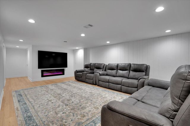 9317 Olcott Avenue, Morton Grove, IL 60053