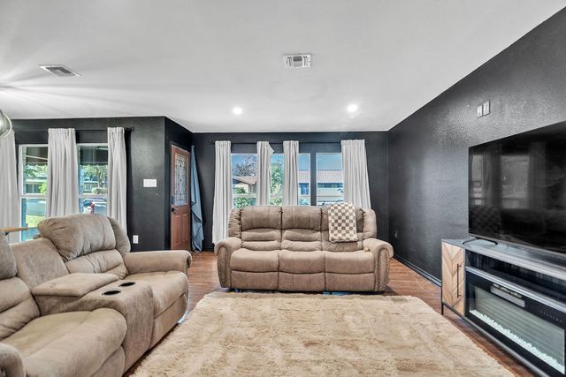 803 W 14th St, Big Spring, TX 79720