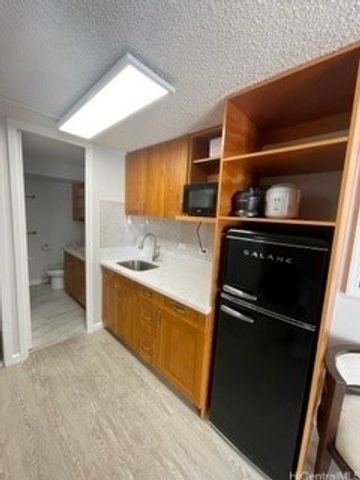 440 Lewers Street 403, Honolulu, HI 96815