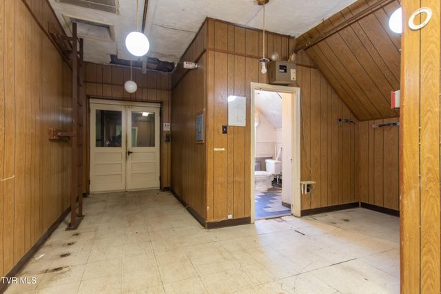 200 Solar Street Street, Bristol, VA 24201