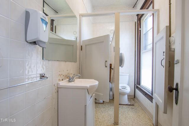 200 Solar Street Street, Bristol, VA 24201