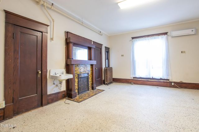 200 Solar Street Street, Bristol, VA 24201