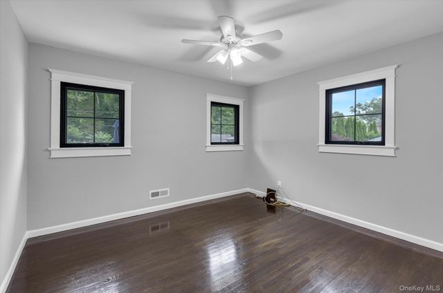 31 Apple Lane, Commack, NY 11725