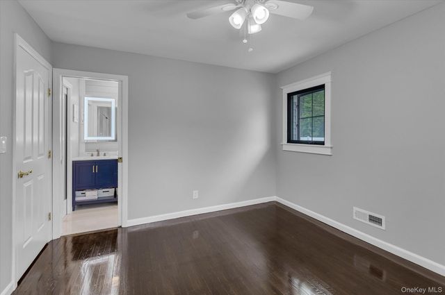 31 Apple Lane, Commack, NY 11725
