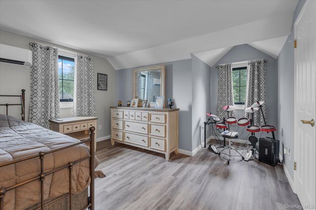 31 Apple Lane, Commack, NY 11725