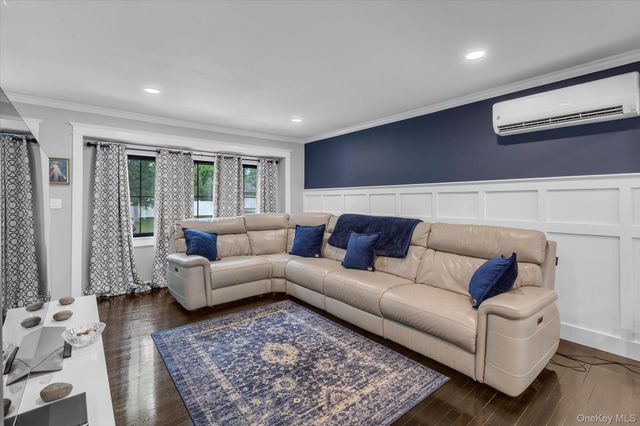 31 Apple Lane, Commack, NY 11725