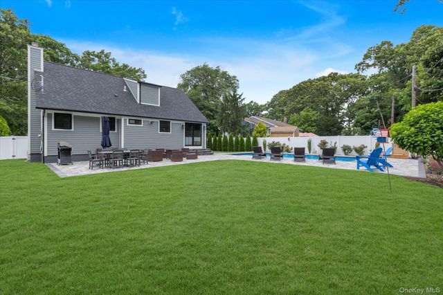 31 Apple Lane, Commack, NY 11725