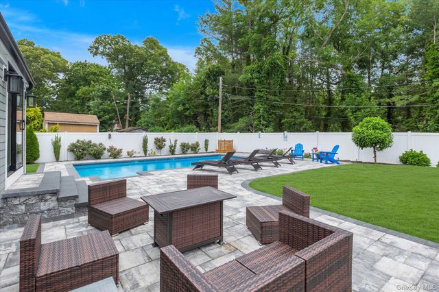 31 Apple Lane, Commack, NY 11725