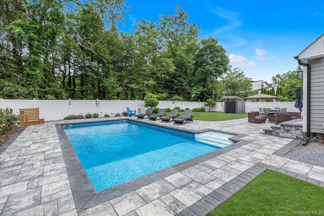 31 Apple Lane, Commack, NY 11725