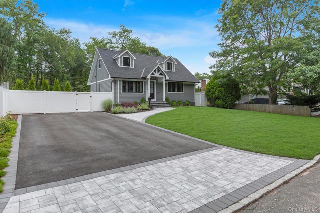 31 Apple Lane, Commack, NY 11725