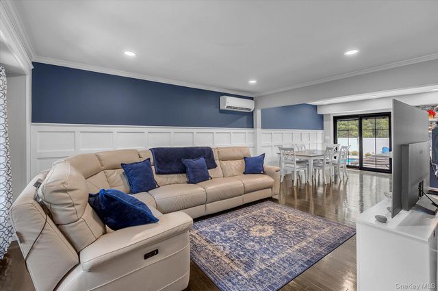 31 Apple Lane, Commack, NY 11725