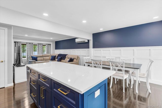 31 Apple Lane, Commack, NY 11725