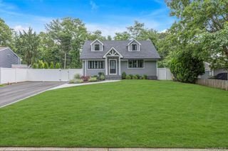 31 Apple Lane, Commack, NY 11725