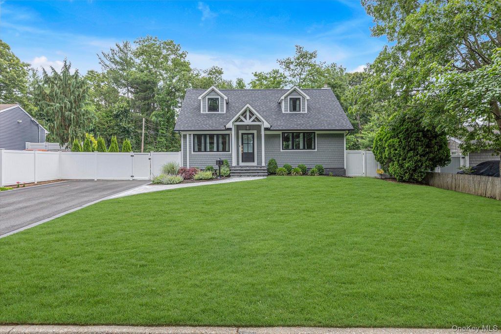 31 Apple Lane, Commack, NY 11725