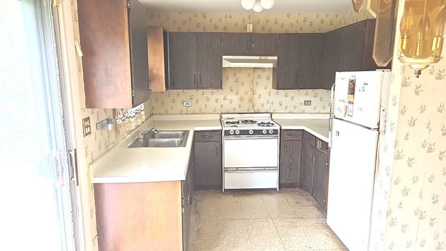 17710 Hillcrest Drive, Country Club Hills, IL 60478