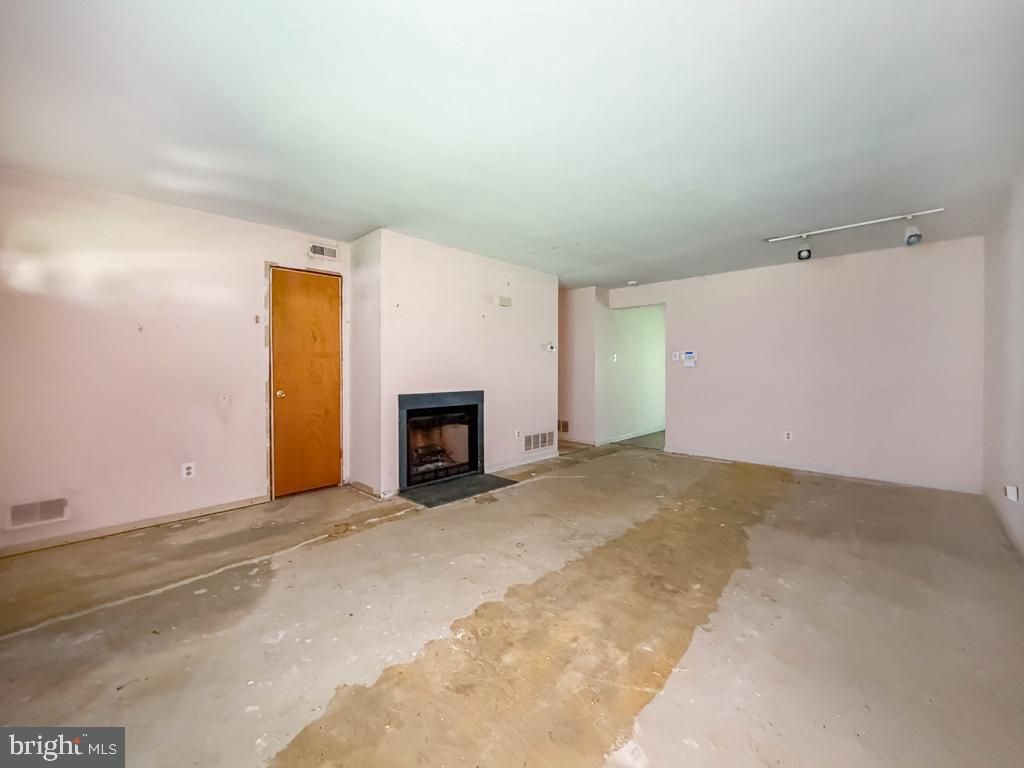 1640 A&B BLUEBIRD DR, Morrisville, PA 19067 — photo 3