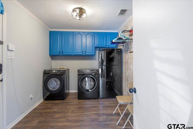 1004 Oakwood Dr, Longview, TX 75604