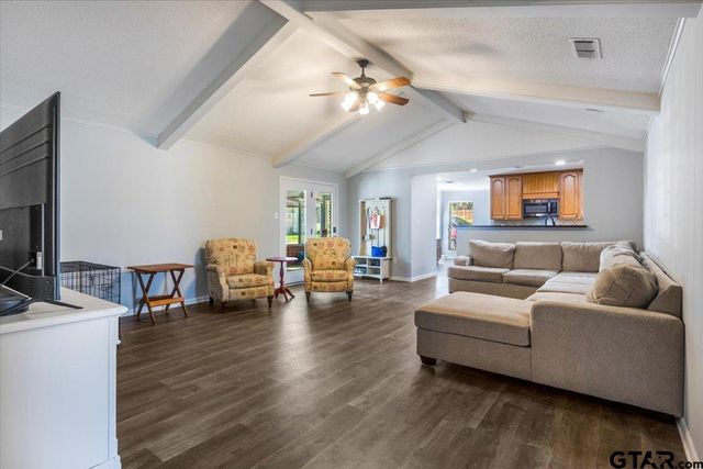 1004 Oakwood Dr, Longview, TX 75604