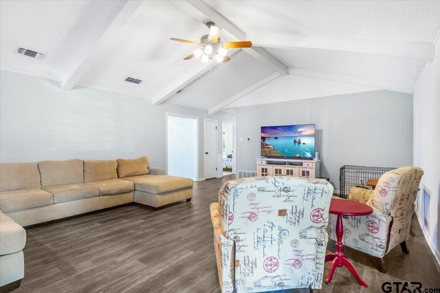 1004 Oakwood Dr, Longview, TX 75604