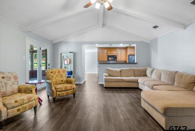 1004 Oakwood Dr, Longview, TX 75604