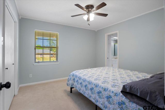 1004 Oakwood Dr, Longview, TX 75604