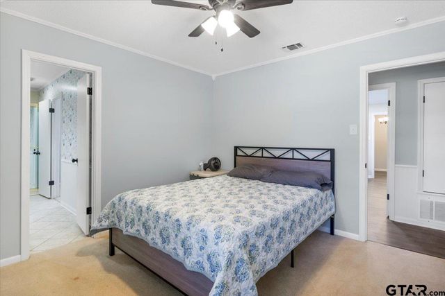 1004 Oakwood Dr, Longview, TX 75604