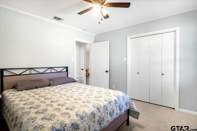 1004 Oakwood Dr, Longview, TX 75604