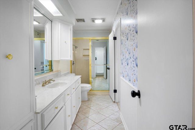 1004 Oakwood Dr, Longview, TX 75604