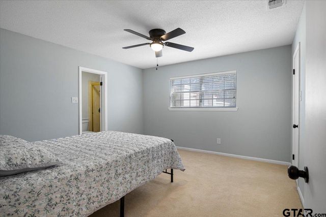 1004 Oakwood Dr, Longview, TX 75604