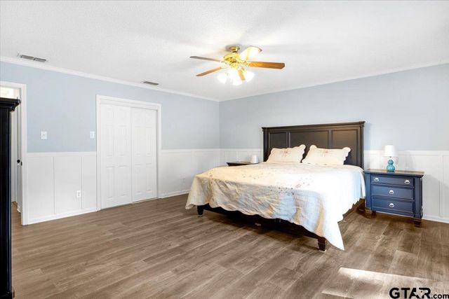 1004 Oakwood Dr, Longview, TX 75604