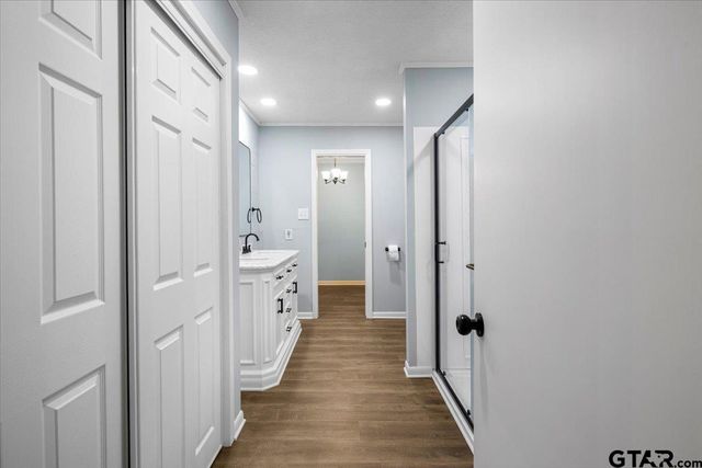 1004 Oakwood Dr, Longview, TX 75604