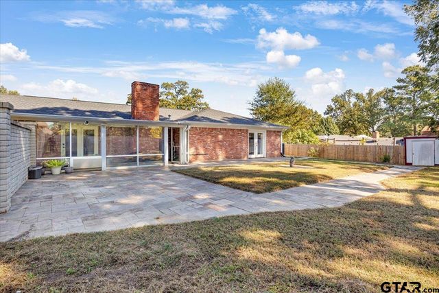 1004 Oakwood Dr, Longview, TX 75604