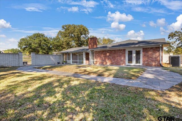 1004 Oakwood Dr, Longview, TX 75604