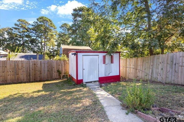 1004 Oakwood Dr, Longview, TX 75604