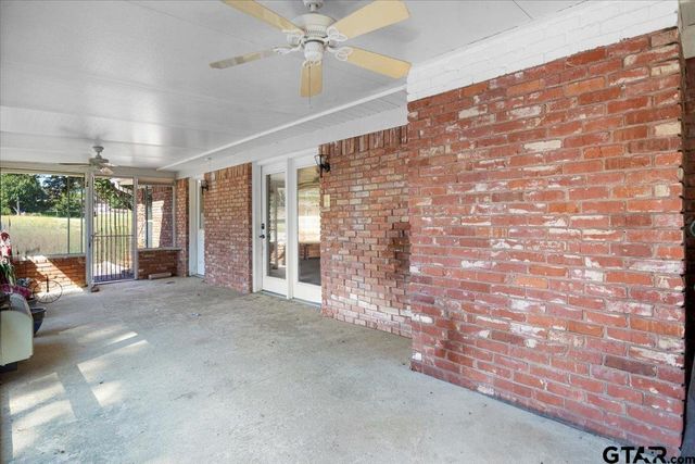 1004 Oakwood Dr, Longview, TX 75604