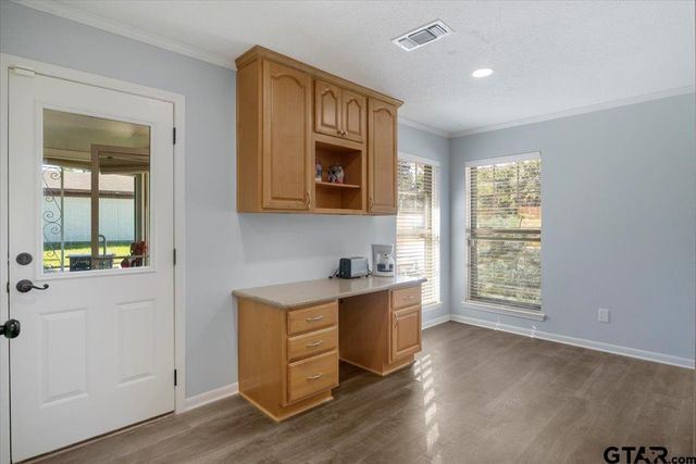 1004 Oakwood Dr, Longview, TX 75604