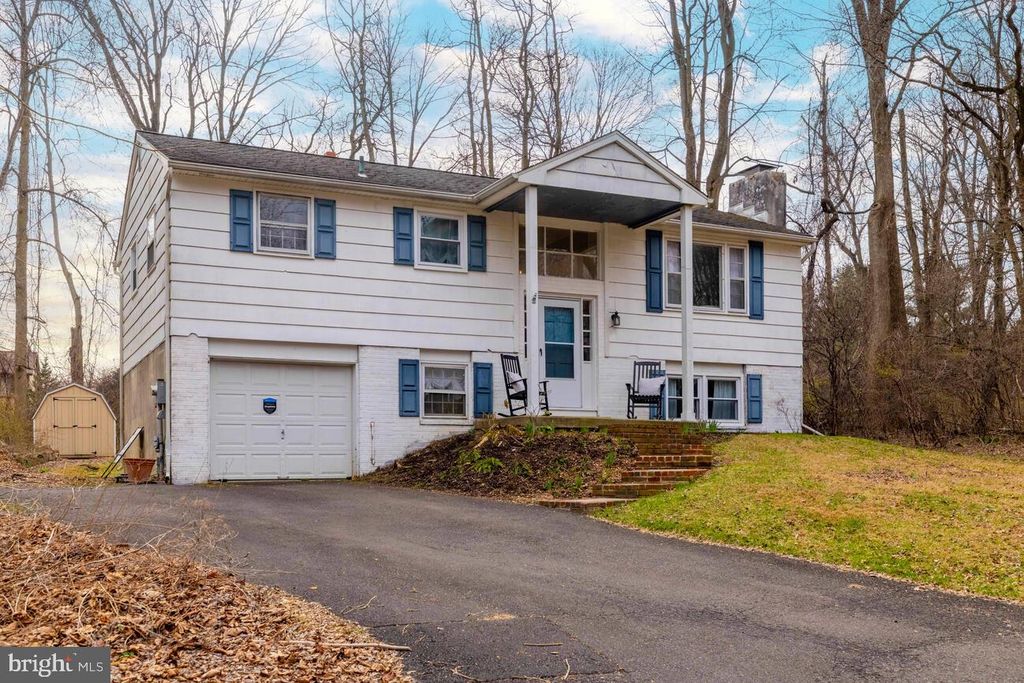 1555 FIELDWOOD RD, Southampton, PA 18966