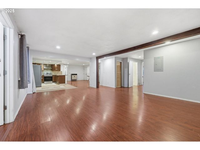 13228 Se BROOKLYN Ct, Portland, OR 97236