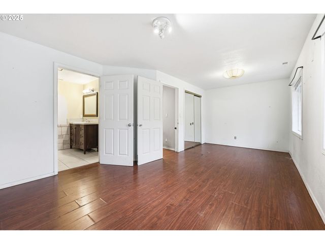 13228 Se BROOKLYN Ct, Portland, OR 97236