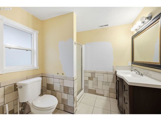 13228 Se BROOKLYN Ct, Portland, OR 97236