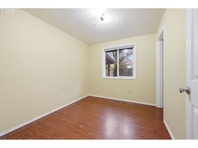 13228 Se BROOKLYN Ct, Portland, OR 97236