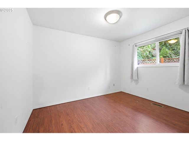 13228 Se BROOKLYN Ct, Portland, OR 97236