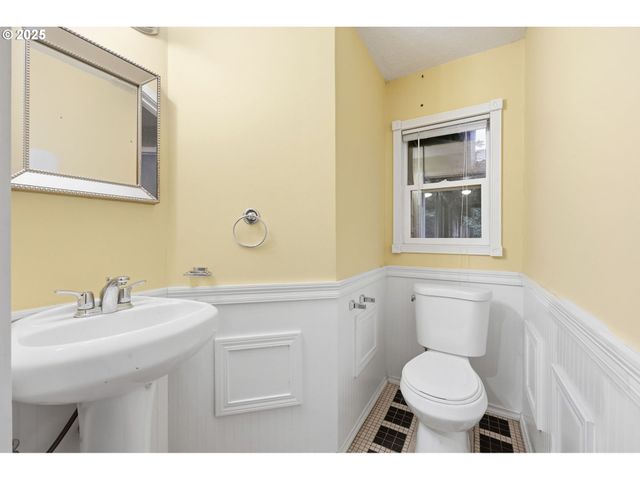 13228 Se BROOKLYN Ct, Portland, OR 97236